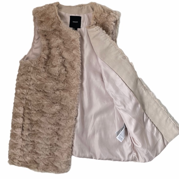 Forever 21 Women’s Faux Fur Vest Small - Picture 4 of 10